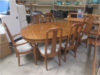 Oval Diningroom Table W/5 Chairs
