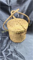 Carry basket with lid 7”