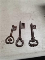 3 antique skeleton keys