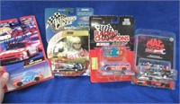 4 small racing cars (1/64 scale)
