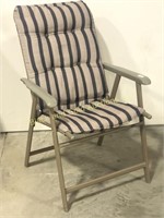 Folding Lawnchair with Padded Seat