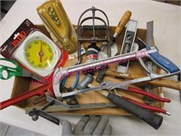 flat lot (mole trap -thermometer -tools -misc)