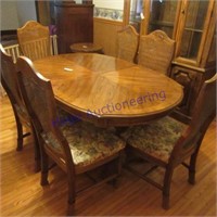 Wood dining room table, 2 leaves, 2 captain's