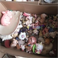 Pig figurines, miniatures