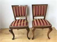 SET OF SIX DINING ROOM CHAIRS