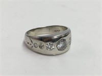 PLATINUM & DIAMOND GENTS RING W/ 7 DIAMONDS