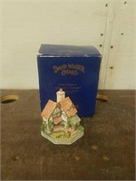 David Winter Cottages- Gardeners Cottage with Box