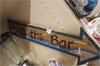 TO THE BAR SIGN