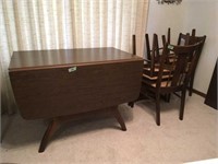 Drop Leaf Table w/3 leaves & 8 chairs
