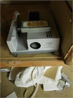 VINTAGE MANON SLIDE PROJECTOR WITH ROTARY