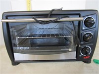Nice and clean toaster oven by Euro-Pro