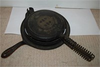 GRISWOLD Waffle Iron