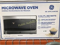 GE $180 RETAIL 1.1 CU FT MICROWAVE OVEN