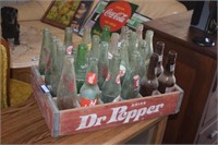 Vtg Dr Pepper Crate w/ Soda Bottles