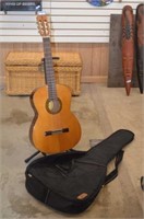 Orlando Guitar Model 303 w/ Stand & Soft Case