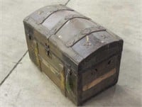Vintage Trunk, Approx 28"x21"x17"