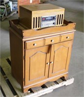 Detrola Record Player w/Records & Dry Sink