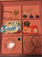Lot of unique jewelry with compact