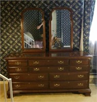 10 Drawer Sitting Dresser w/ 2 Mirrors Attached