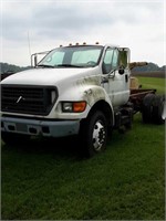 2000 Ford F650 cab chassis non-running