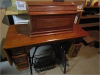 Singer Antique Sewing Machine w/6 Drawers