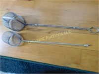 2 long handled strainers