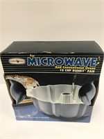 Microwave bundt pan new condition