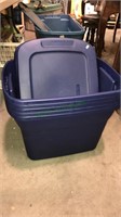 Five totes with lids like brand new, medium size