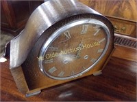 Tiger Oak Mantle Clock with Key and Pendulum