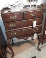 Pennsylvania House Queen Anne style four drawer