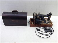 1930's Era Singer Sewing Machine Complete Working