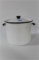 ENAMELWARE POT WITH LID