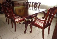Mahogany Dining Table w/ leaf  and 7 chairs