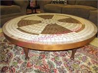 vint. round tile top coffee table (46in diameter)
