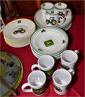 John Deere Dishes - Settnig for 7 (mugs are mixed)
