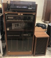 Vintage Stereo System with Speakers