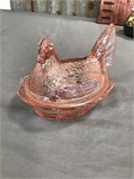 Fenton Hen on Nest dishes, set of 2, pink-carnival