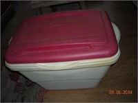 Cooler with lid