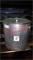 Large cooking pot with lid