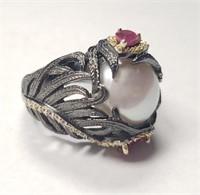 STERLING SILVER RING W LARGE CAB AND RUBY TOP