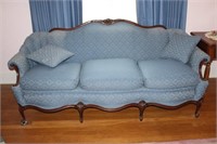 ANTIQUE VICTORIAN COUCH