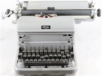 Vintage ROYAL Typewriter-New York