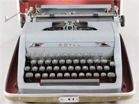 ROYAL ARROW Portable Typewriter w/ Case