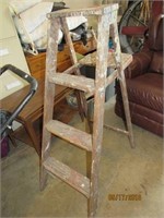 4 Foot Wooden Step Ladder