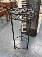 ROUND IRON PLANTER STAND / ACCENT TABLE