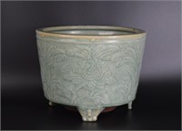 Chinese Ming Longquan caledon porcelain tripod