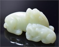 Chinese carved jade toggle, depicting two beasts