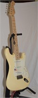 FENDER STRATOCASTER WITH SYNCHRONIZED TEMOLO