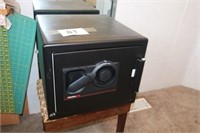 16" X 14" SENTRY SAFE