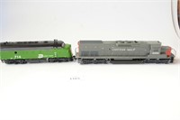 2 x HO gauge unbranded locomotives,